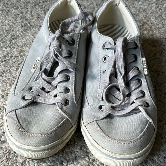 Taos Light Grey Lace-Up Sneakers Womens Size 9 - Picture 7 of 8
